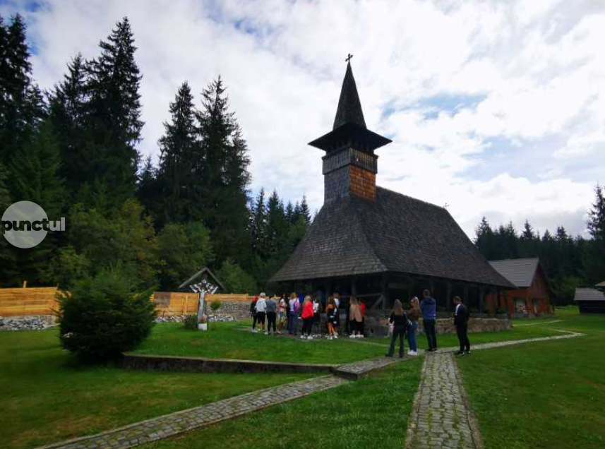 Biserica de lemn de la Mănăstirea Lăpuşna, singura din judeţ cu pictura interioară restaurată