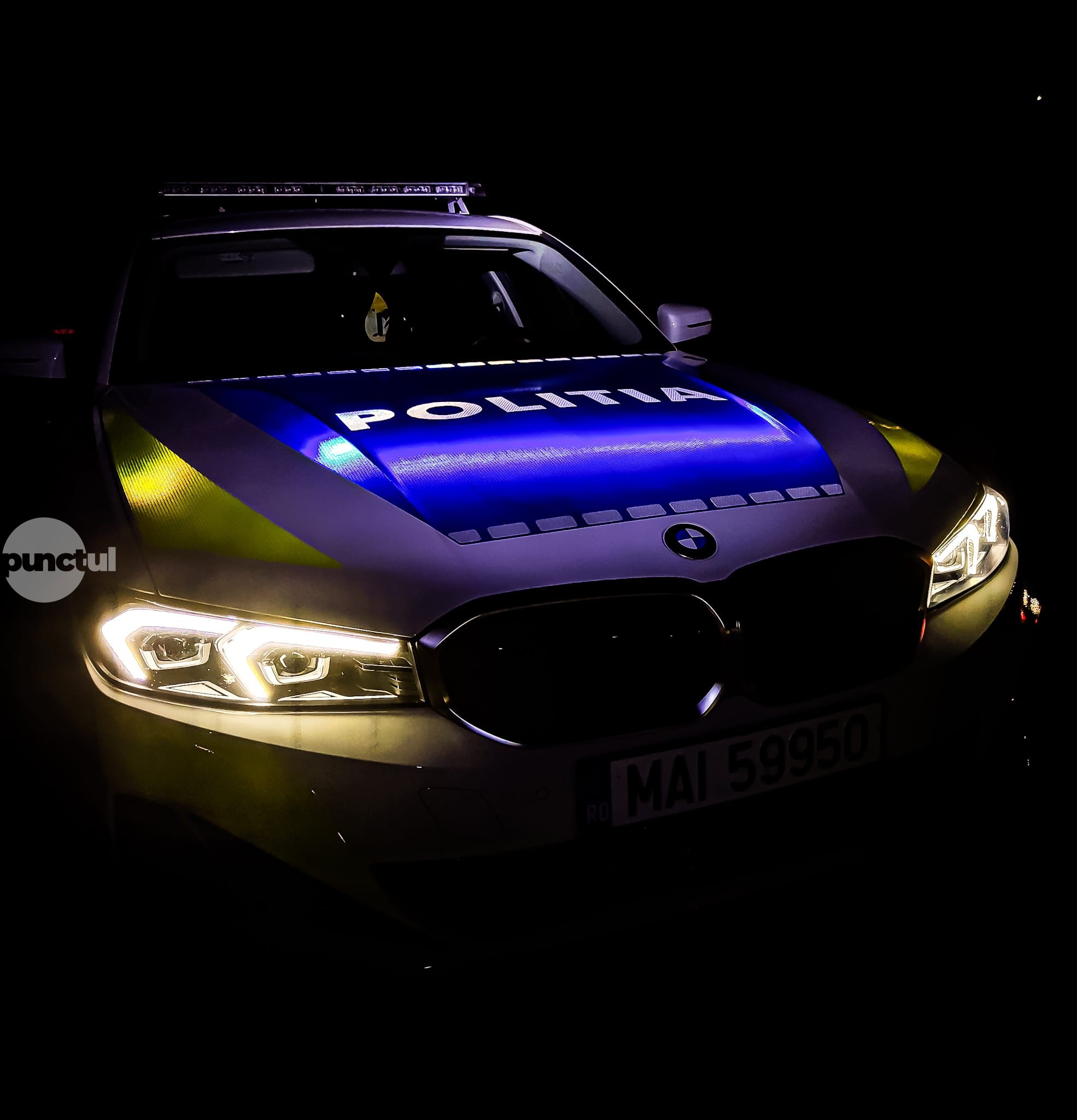 Doi tineri prinși de polițiști după distrugerea mai multor autoturisme în zona gării din Târgu Mureș