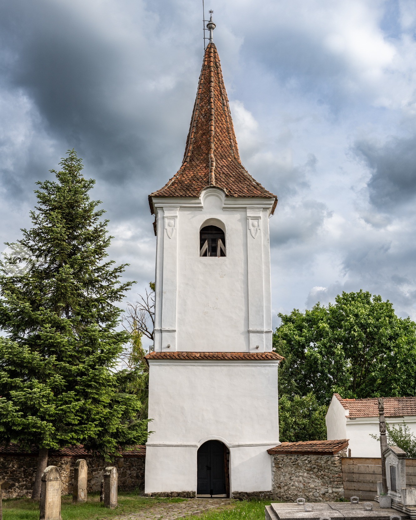 Descoperiți Biserica Unitariană din Chichiș, o bijuterie istorică construită la sfârșitul secolului XIII – începutul secolului XIV!
