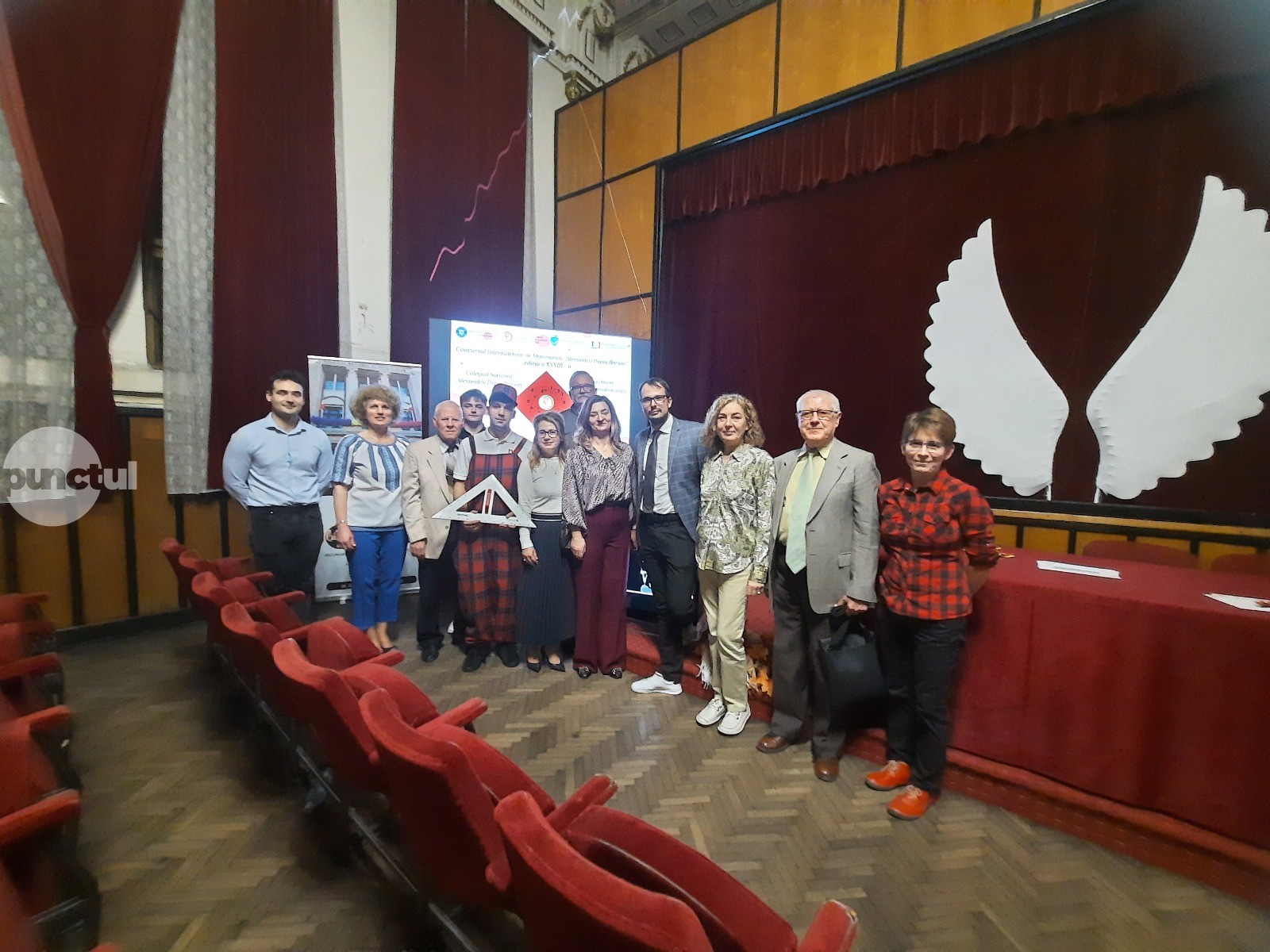 Performanță la Papiu. Elevii mureșeni au cucerit 4 premii întâi la concursul de matematică