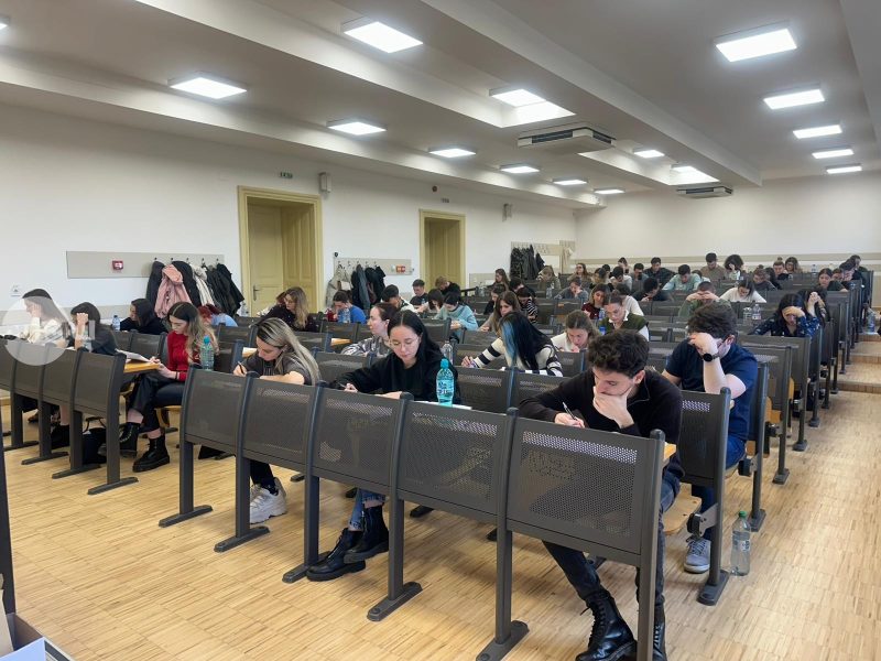 Peste 200 de studenți au participat duminică la simularea examenului de Rezidențiat
