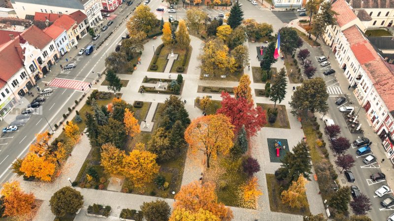 În Reghin, toamna umple peisajul cu o liniște și un farmec aparte (foto)