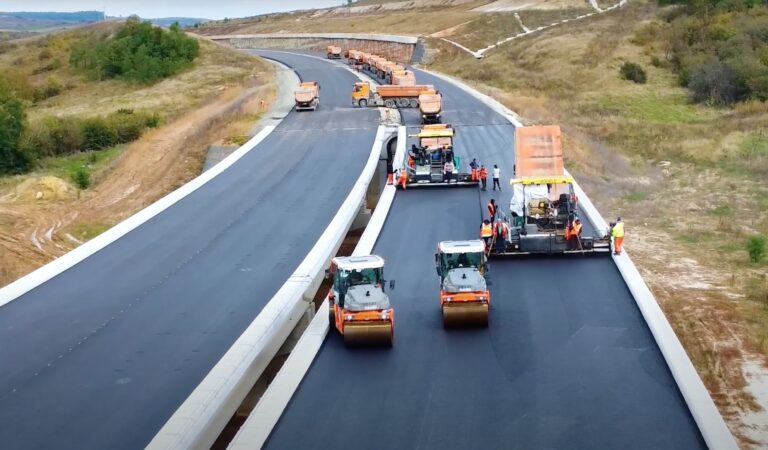 Autostrada A3 – tronsoane la 90% execuție rămân fără bani, iar șantierele intră în conservare