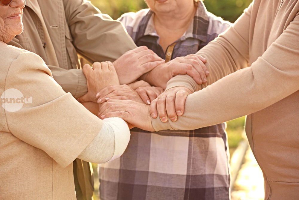Seniorii României pot ieși din izolare prin împărtășirea experienței și implicare în comunitate