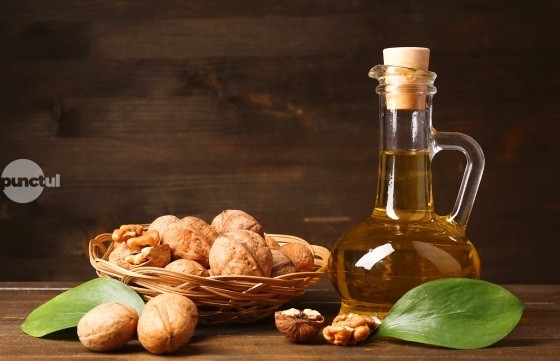 Uleiul medicinal din coji de nucă, un elixir natural pentru piele, articulații și circulație