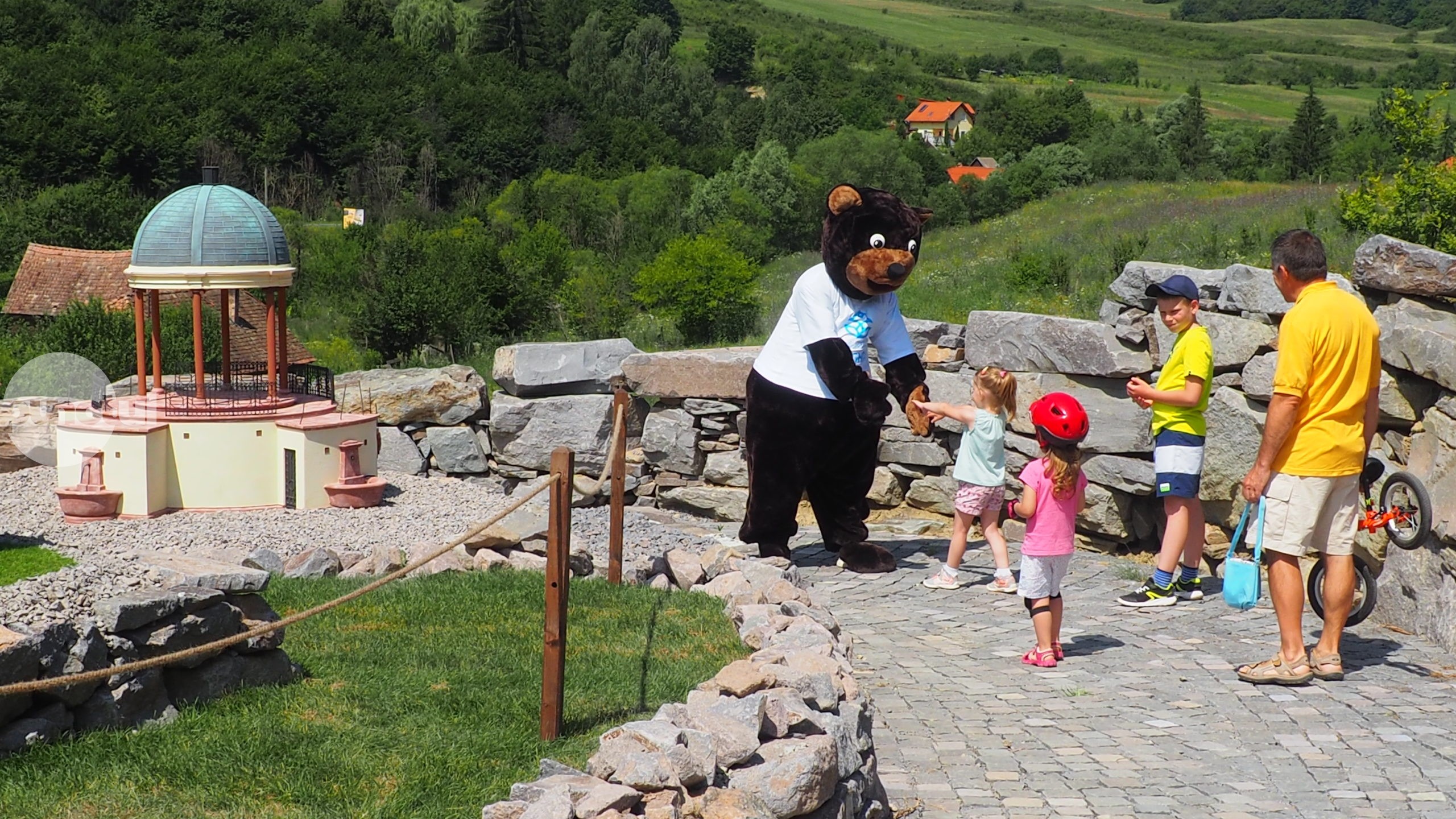 225 de unităţi de cazare, restaurante, programe şi atracţii turistice au certificare Family-friendly