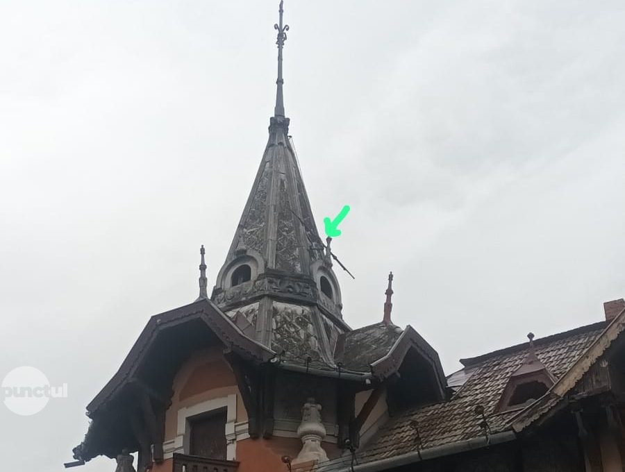 Pericolul din cer! Sulița care stă să cadă de pe clădirea „Sanepid”
