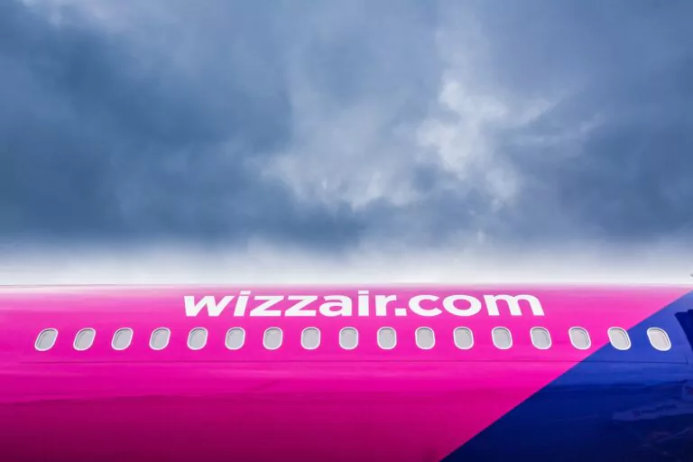 Wizz Air suspendă două rute recent lansate în România