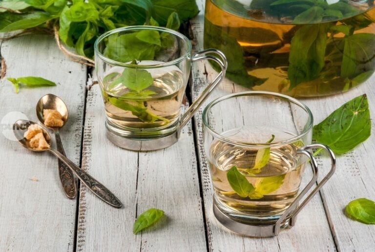 Ceaiul de busuioc băut seara relaxează, reduce stresul și susține somnul natural