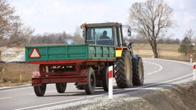 Șoferii cu permis B primesc dreptul de a conduce tractoare lente