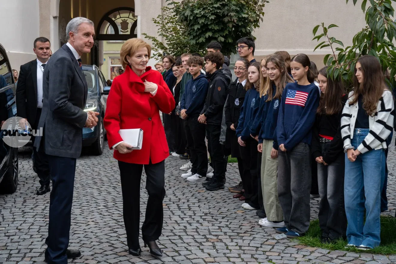 Vizită la Colegiul Reformat din Târgu Mureş a reprezentanţilor Casei Regale