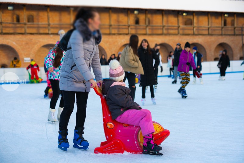 Patinoarul în aer liber va fi amplasat și anul acesta în Cetate. Programul de la Târgu Mureș