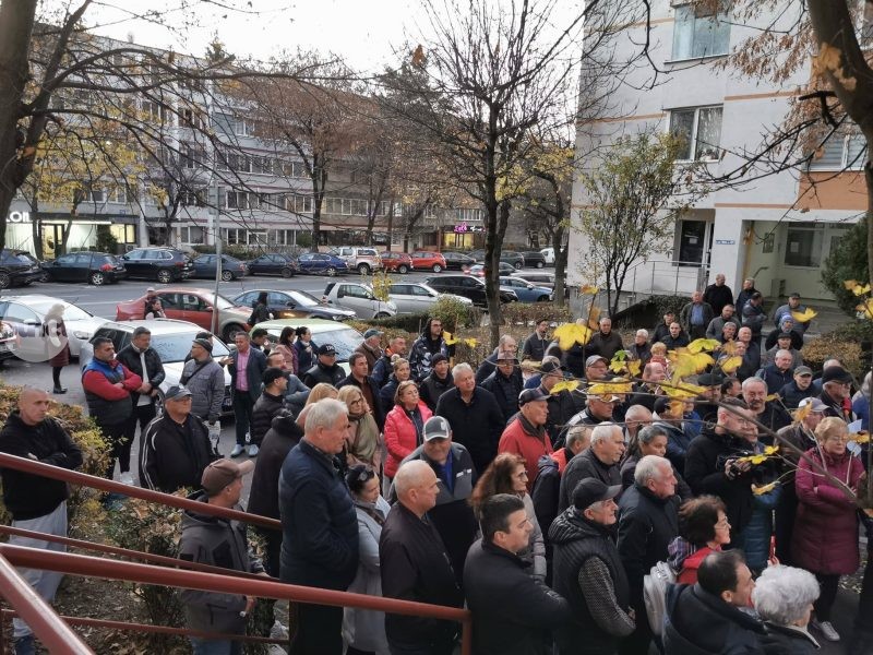 Cele 400 de locuri de parcare: o grămadă de păreri și niște vipere politice