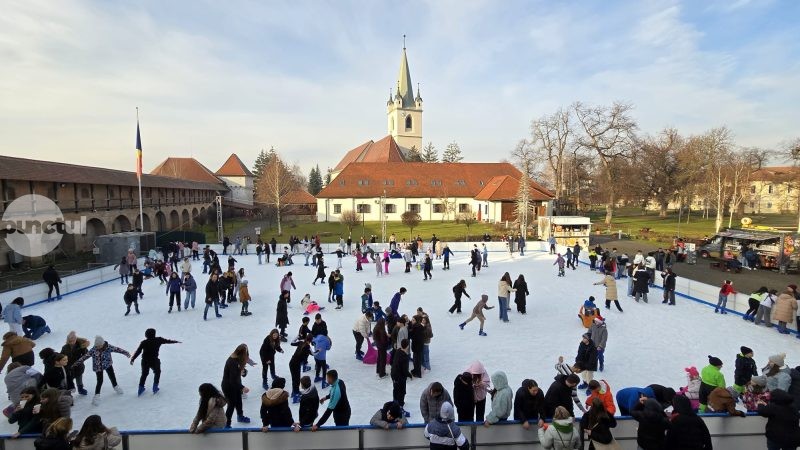 Patinoarul din Cetate se pune în funcțiune sâmbătă. Vezi programul
