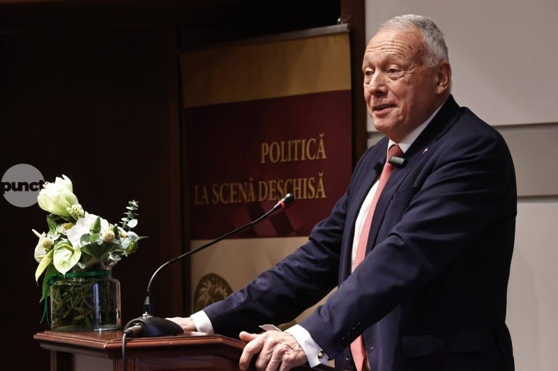 Lansare de carte cu greutate politică: László Borbély și volumul „Politică la scenă deschisă”(foto)