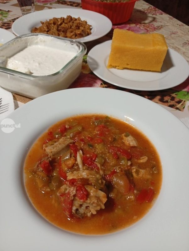 La Punct Gastronomic Local “Bunătățile Băciței” – Sărmaş, Harghita veți găsi mâncare tradițională