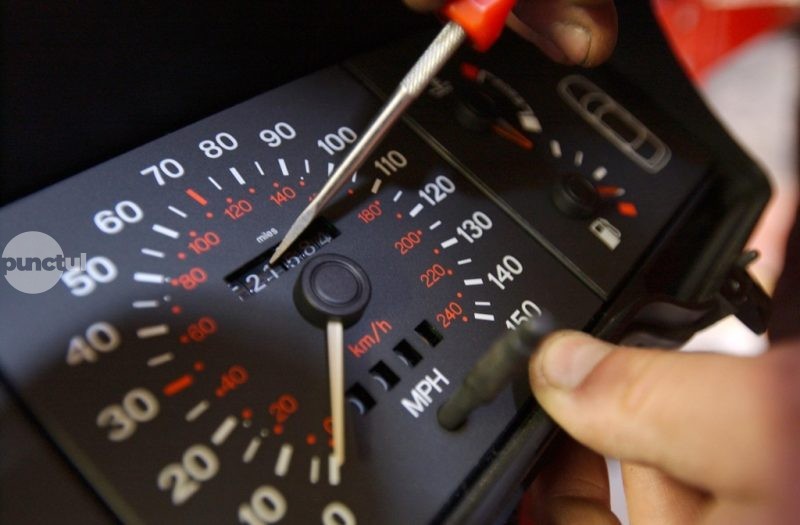 Un studiu arată că vehiculele vechi de 5 ani din România au kilometrajul dat înapoi în medie cu peste 70.000 km.