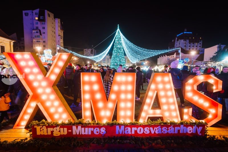 Moș Crăciun aduce Târgul de Crăciun la Târgu Mureș