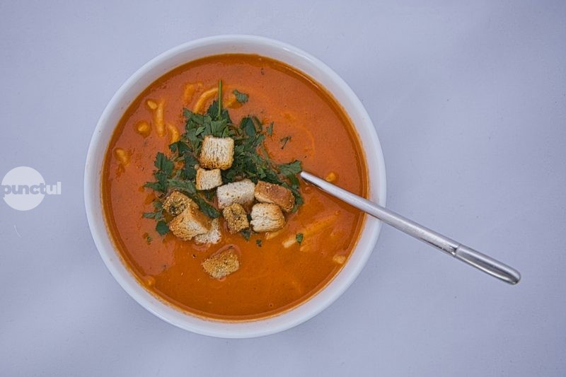 Cât de sănătoasă este ciorba din restaurante? Un studiu a analizat peste 7.000 de preparate