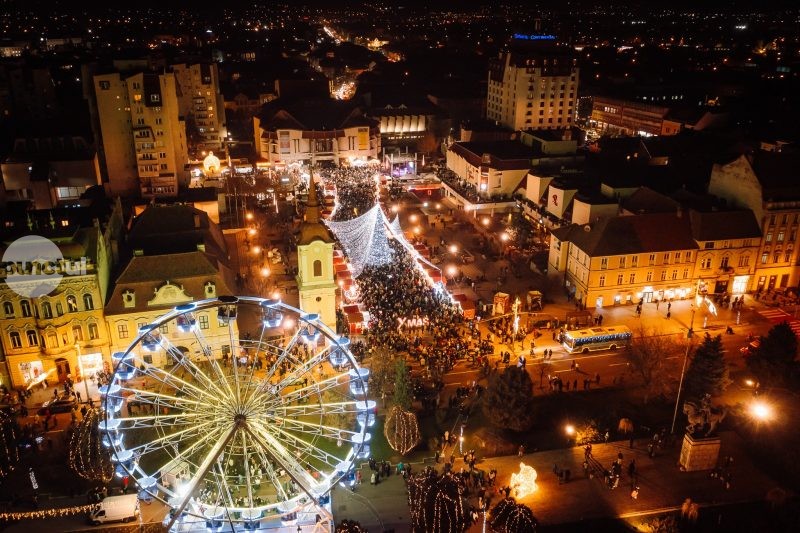 Aprinderea luminilor de sărbători la Târgu Mureș marchează deschiderea târgului de Crăciun