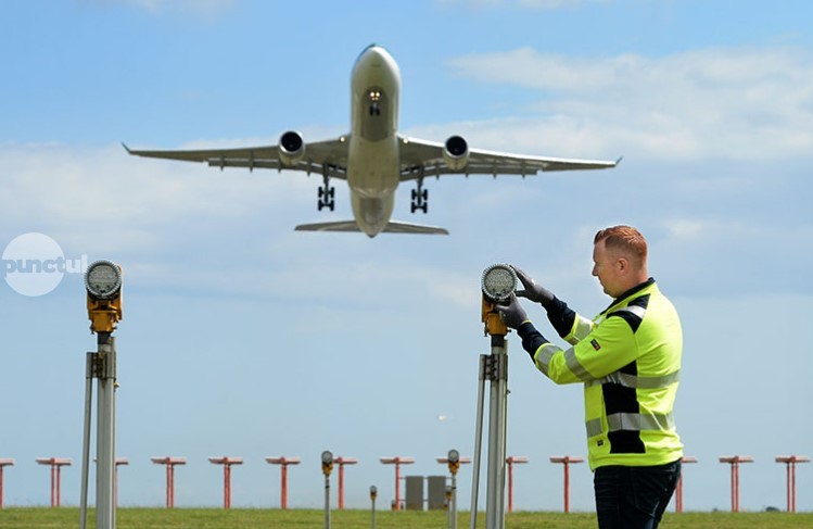 Economia o duce mai bine în județele cu activitate aviatică dezvoltată