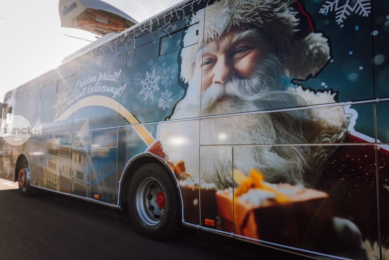 Autobuzul Moșului revine în Târgu Mureș