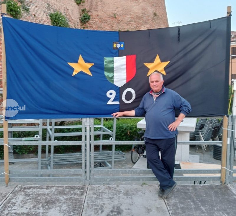 Lecție de civism din Italia: viceprimarul care dirijează traficul și cosește iarba în comunitate