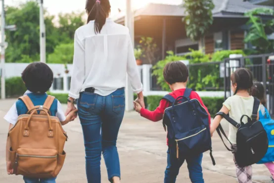 292 de copii din Mureș așteaptă o familie