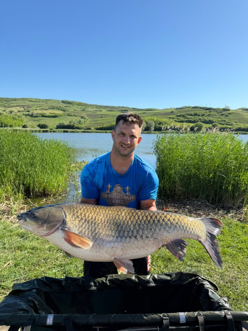 Amur de peste 23 de kilograme prins pe Lacul Fărăgău