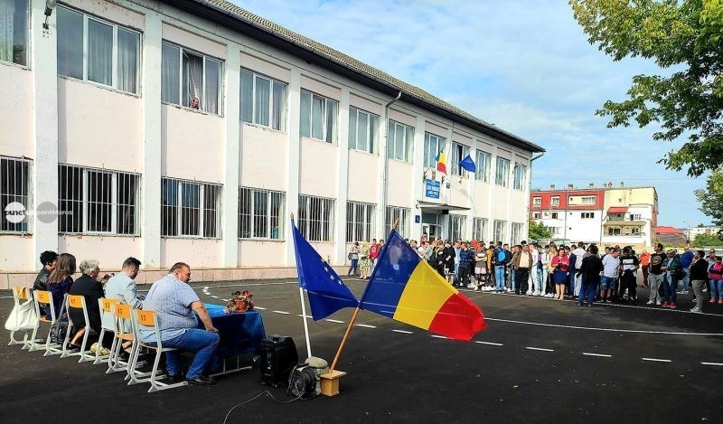Directorul Liceului „Aurel Perșu” a fost eliberat din funcție de consiliul de administrație IȘJ