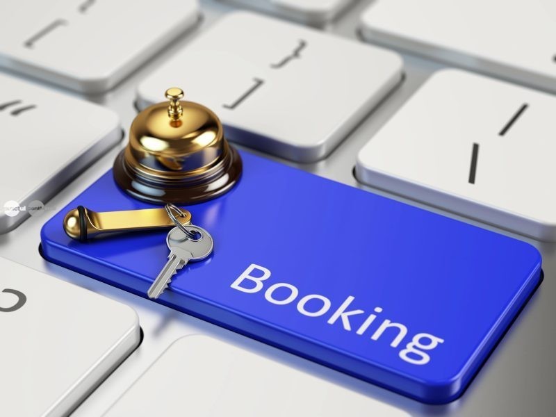 Booking elimină ofertele proprietarilor din România care nu au certificat de clasificare