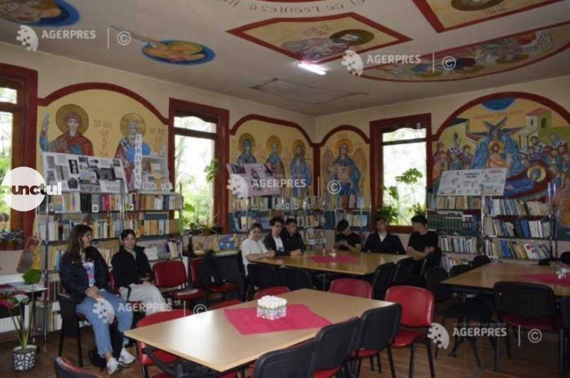 Bibliotecă unicat la Colegiul „Transilvania”, un loc în care icoanele întâlnesc cărţile