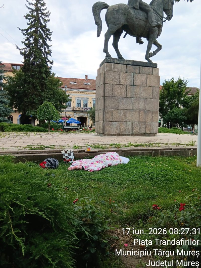 „Hotel Gazon Central”: cazare cu vedere la Târgu Mureș, fără recepție și fără checkout