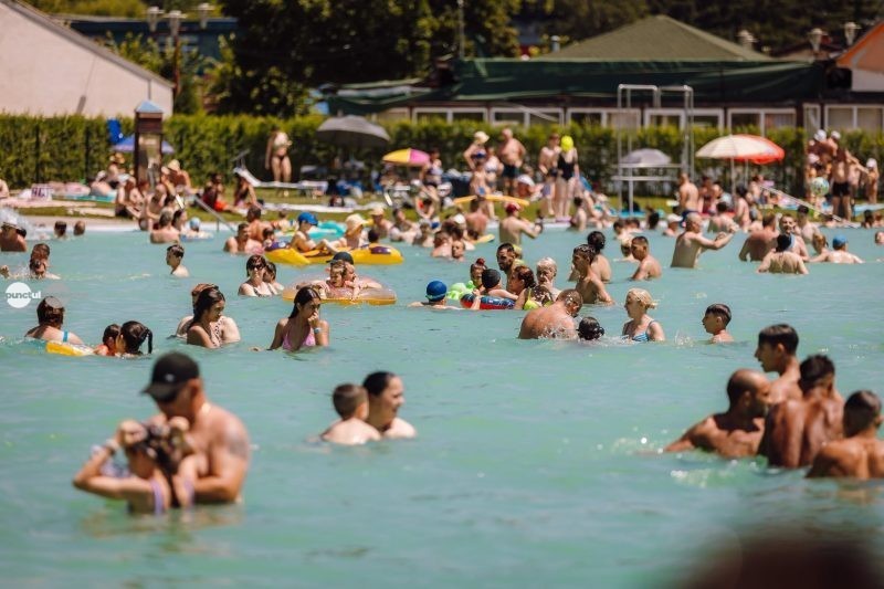 Aproape 10.000 de persoane au mers la Complexul Weekend din Târgu Mureș în zilele caniculare