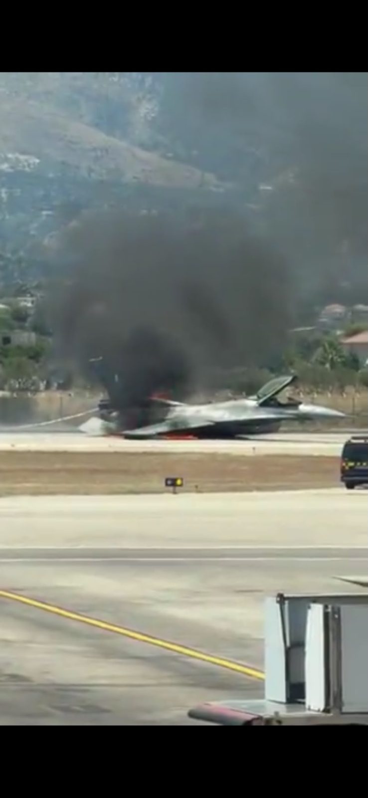 Un accident aviatic NATO în insula Zakintos blochează aeroportul. Mai mulți mureşeni afectați