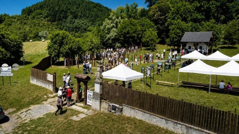 Reîntâlnire emoționantă la Bezidul Nou: comunitatea își păstrează vie moștenirea