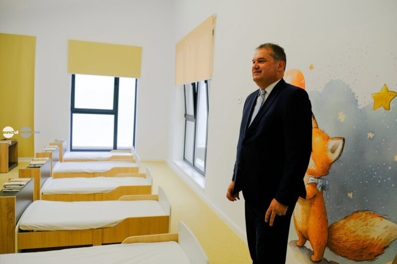 Cseke Attila: consilierii pot rămâne angajați în administrație