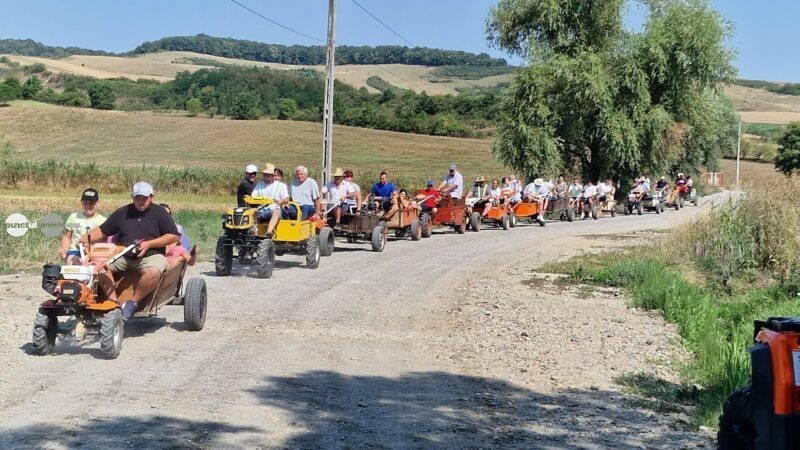 Ziua Motocultorului a început la Cotuș. Paradă pe roți, concurs de îndemânare și petrecere