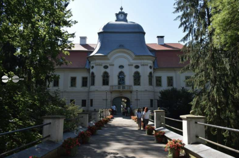 Cel mai frumos castel baroc din România şi-a redeschis porţile după restaurare la Gornești