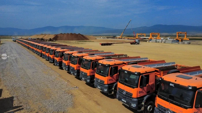 A8 intră în forță în munți. Mobilizare masivă pe lotul Joseni–Ditrău al Autostrăzii Unirii