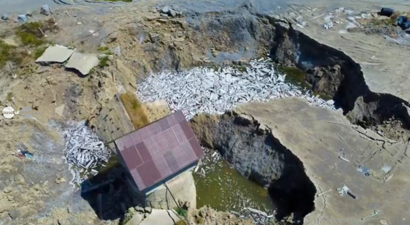 (Video) Imagini noi de la Salina Praid: craterul se extinde, iar zona rămâne sub stare de alertă