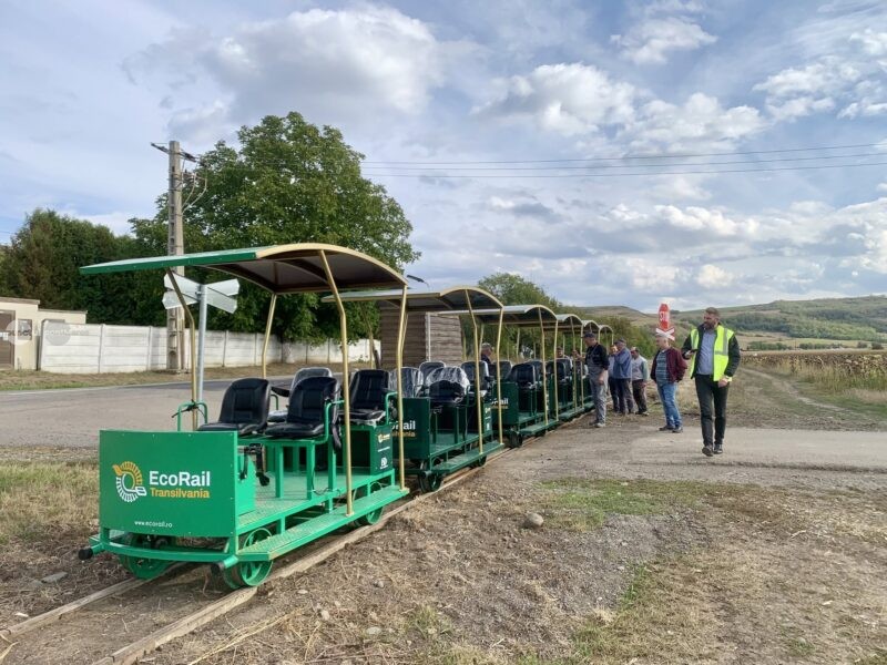 Primul traseu „velorail” din România, pregătit în Mureș. Ciclodrezinele au ajuns la Sânmărtinu de Câmpie