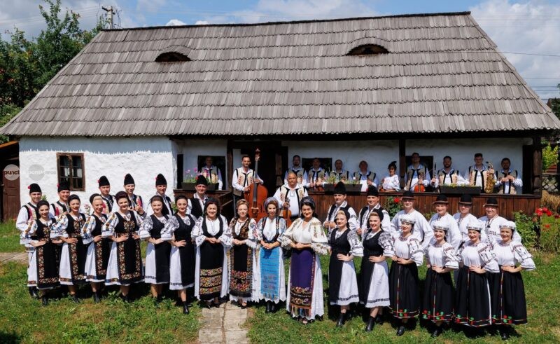 Ansamblul „Mureșul” sărbătorește 70 de ani printr-un spectacol extraordinar la Târgu Mureș. Nea Marin, maestru coregraf