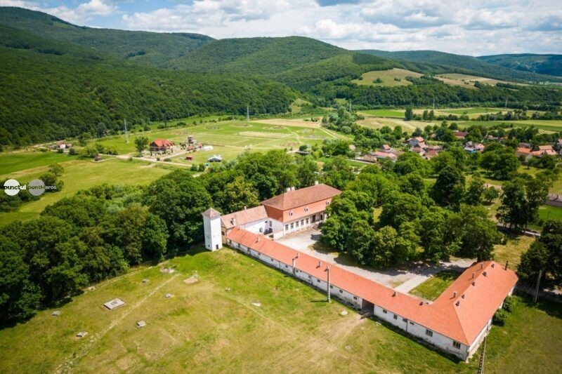 Castelul Miko din Covasna se redeschide după restaurare; regizorul Edoardo Winspeare, prezent la inaugurare