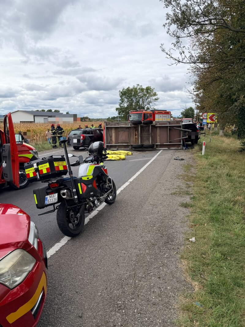 Accident grav pe DN 15, la Gornești: două persoane au murit, alte patru au fost rănite