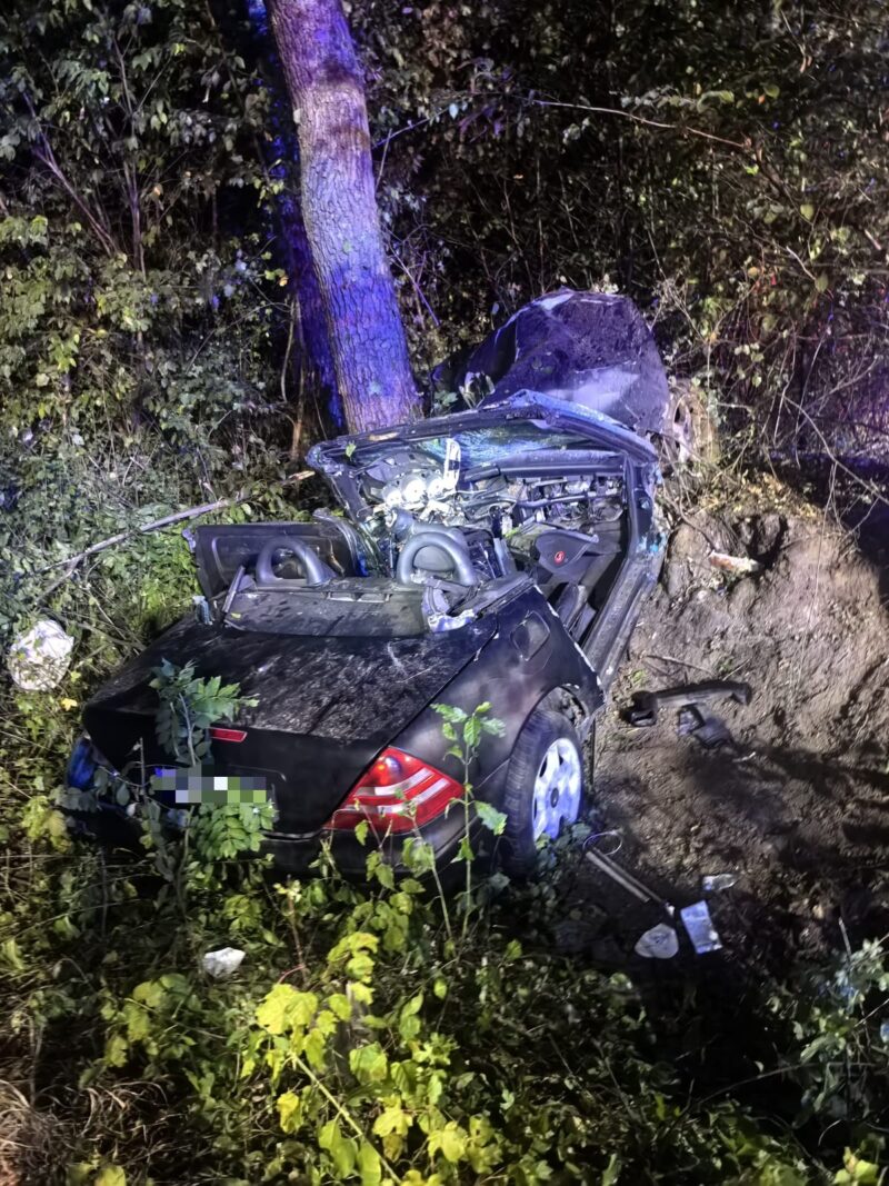 Tânăr de 19 ani, mort într-un accident produs în Glodeni. Mașina a ieșit de pe carosabil