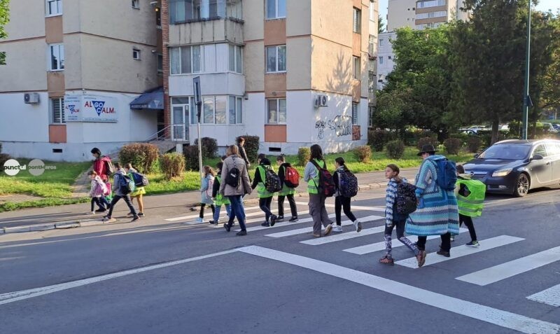 Elevii din Târgu Mureș, provocați să meargă pe jos sau cu bicicleta la școală