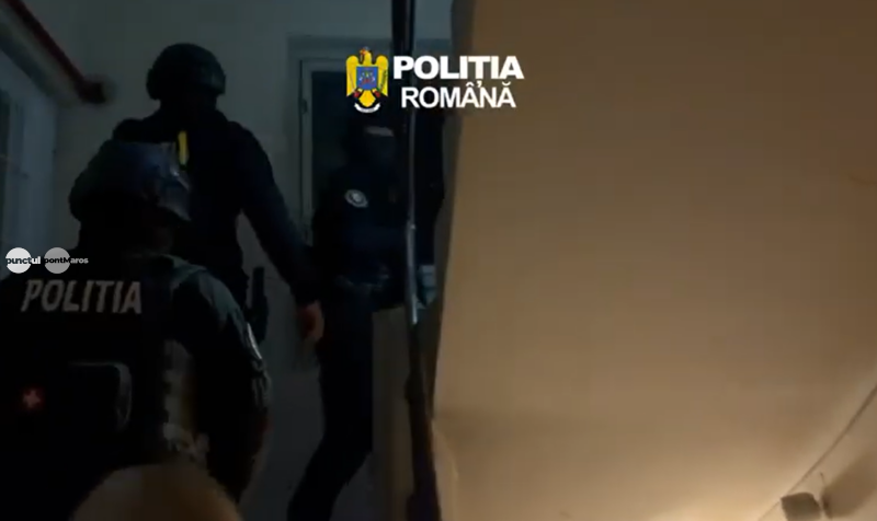 Bărbat de 69 de ani, reținut după perchezițiile pentru înșelăciuni cu pachete turistice