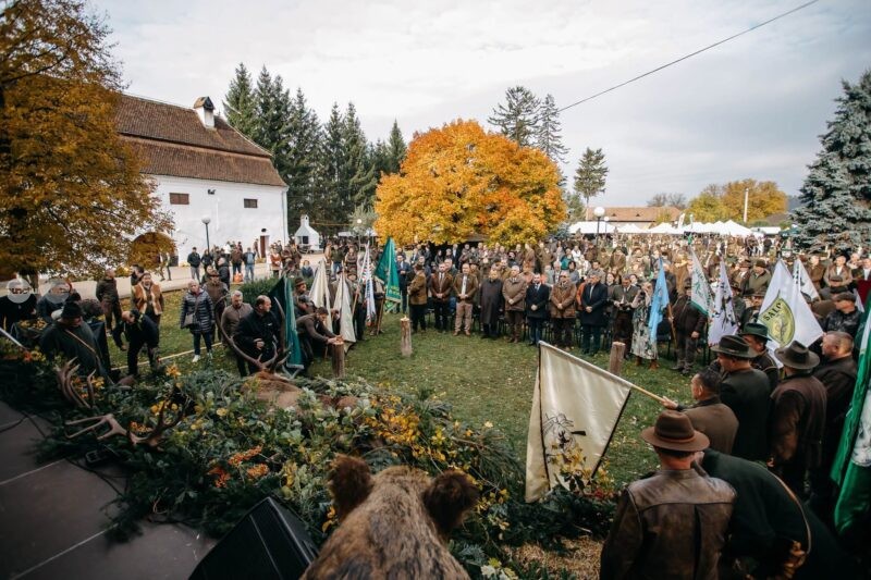 Zilele Vânătorii din Ținutul Secuiesc, la Castelul Ugron din Filiaș. Gastronomie, tradiții și dezbateri despre fauna sălbatică