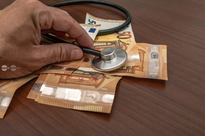Sistemul medical din România riscă să intre în blocaj în două-trei săptămâni. Lipsesc aproape 800 de milioane de lei